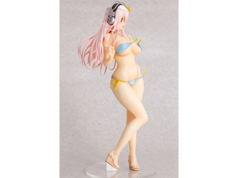 Photo by Tomato Republic Chile on May 26, 2025. An anime-style image of 1 Figura Super Sonico Summer Vacation Orchid Seed escala 1/4,5 4582292603580
