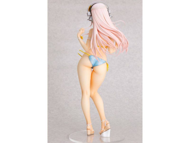 Photo by Tomato Republic Chile on May 26, 2025. An anime-style image of 1 Figura Super Sonico Summer Vacation Orchid Seed escala 1/4,5 4582292603580